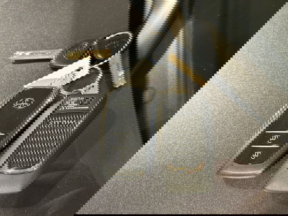 Toyota Hilux nuova a Lecco (16)