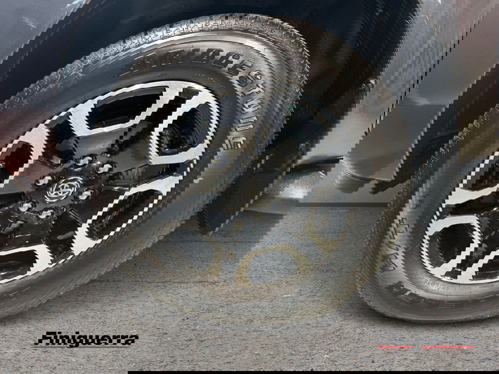 Toyota Hilux nuova a Lecco (7)