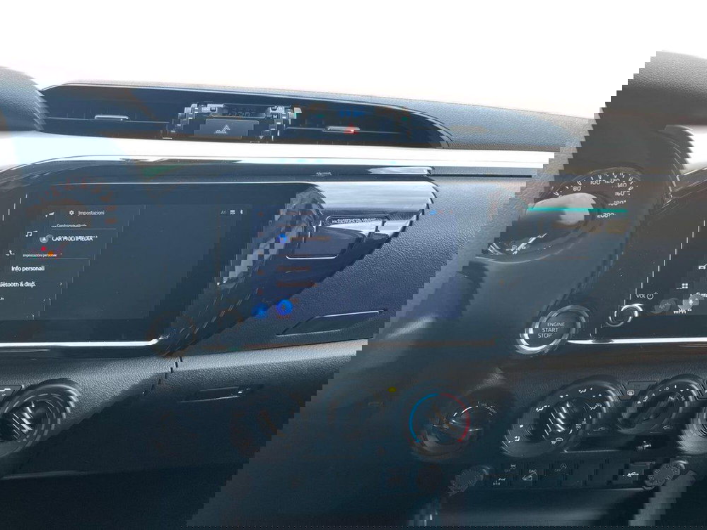 Toyota Hilux nuova a Lecco (13)