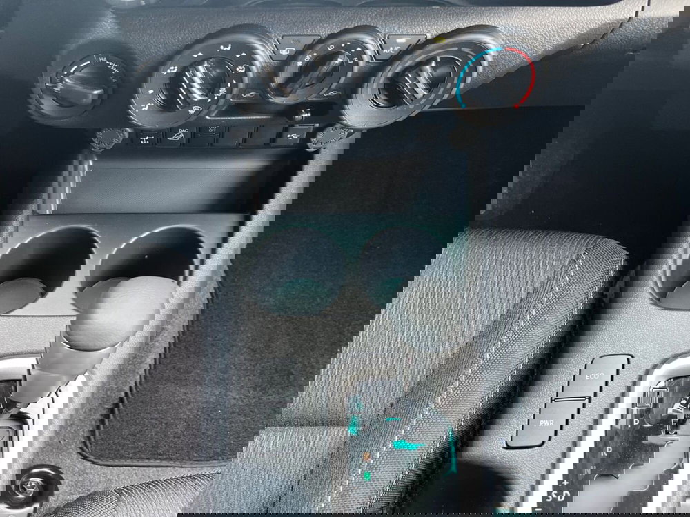 Toyota Hilux nuova a Lecco (14)