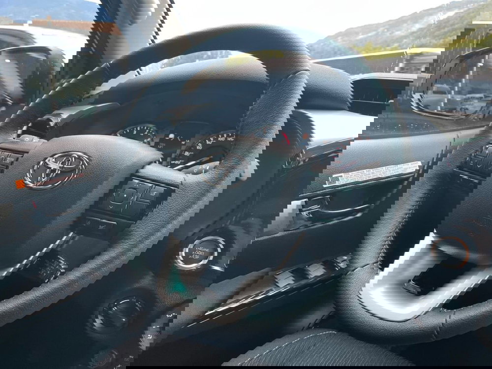 Toyota Hilux nuova a Lecco (15)