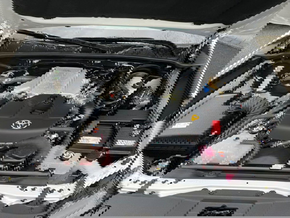 Toyota Hilux nuova a Lecco (17)