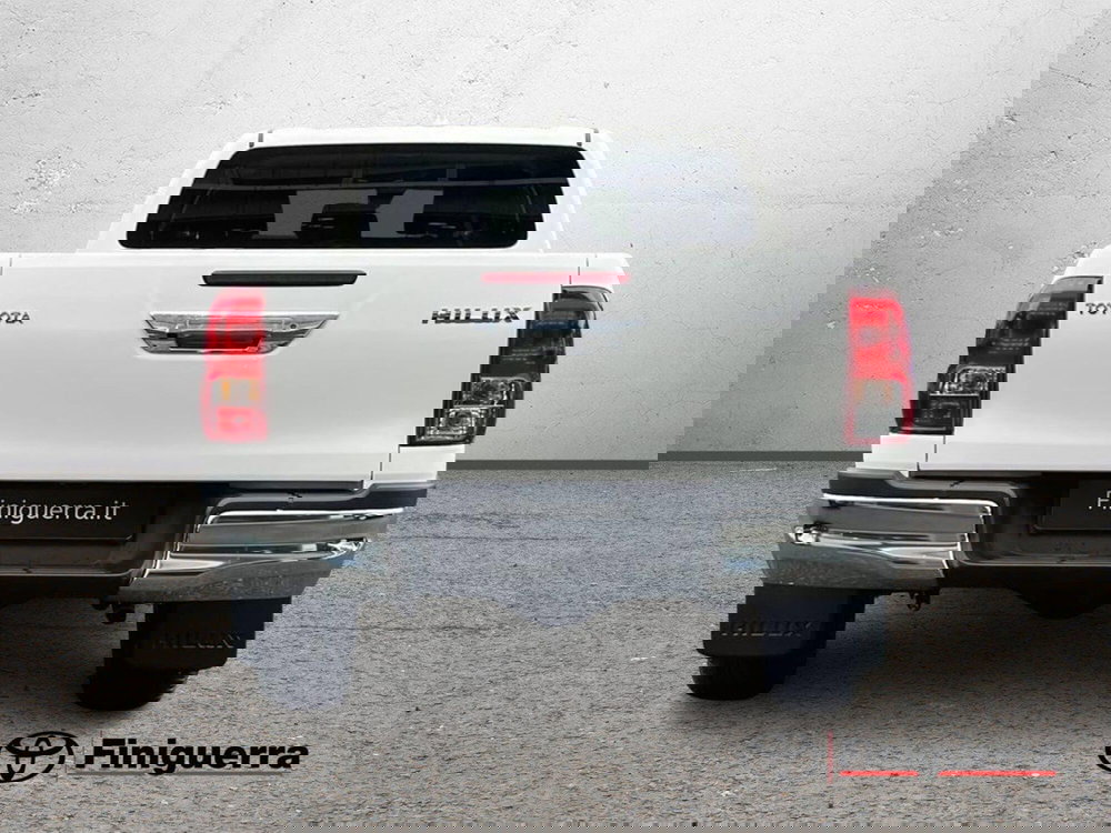 Toyota Hilux nuova a Lecco (3)