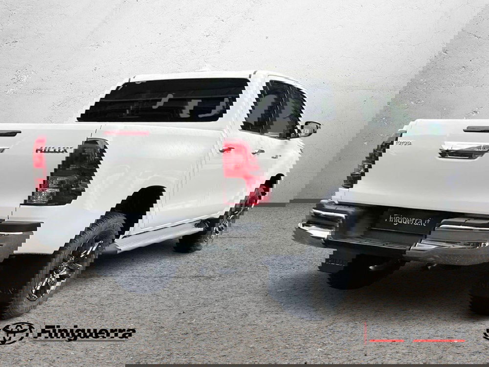 Toyota Hilux nuova a Lecco (4)