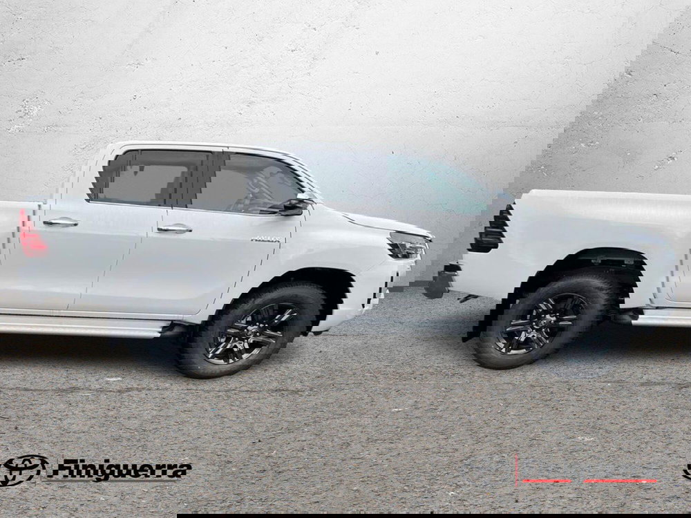 Toyota Hilux nuova a Lecco (5)