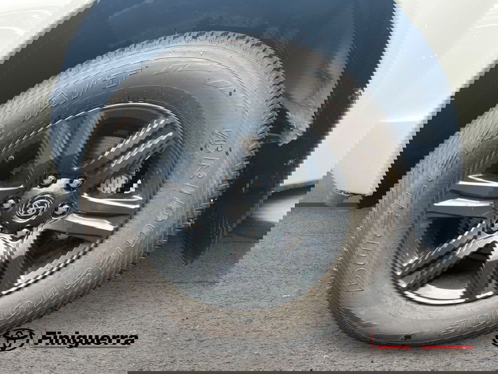 Toyota Hilux nuova a Lecco (7)