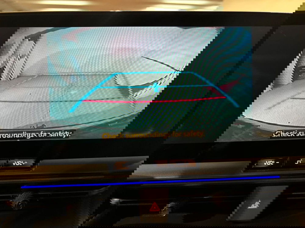 Toyota Toyota C-HR nuova a Lecco (13)