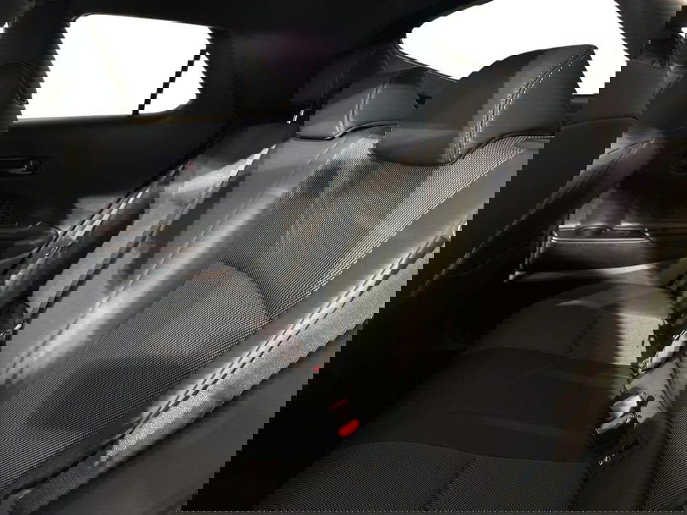 Toyota Toyota C-HR nuova a Lecco (16)