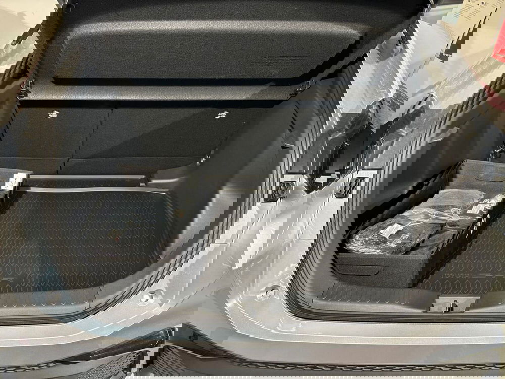 Toyota Toyota C-HR nuova a Lecco (8)