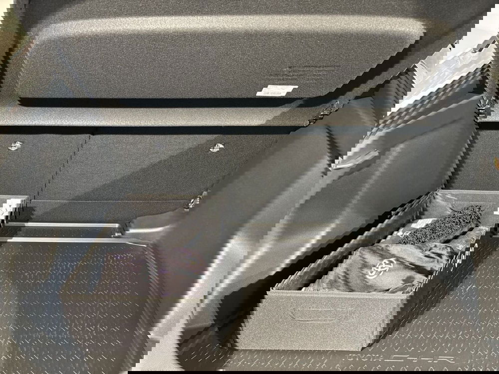 Toyota Toyota C-HR nuova a Lecco (12)