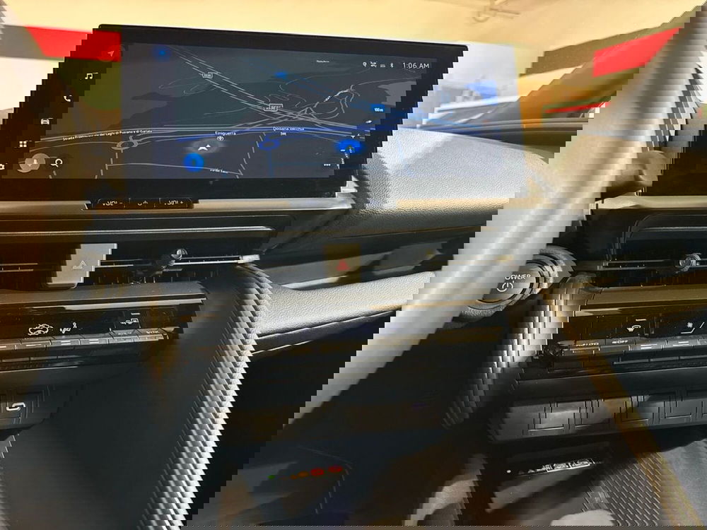 Toyota Toyota C-HR nuova a Lecco (13)