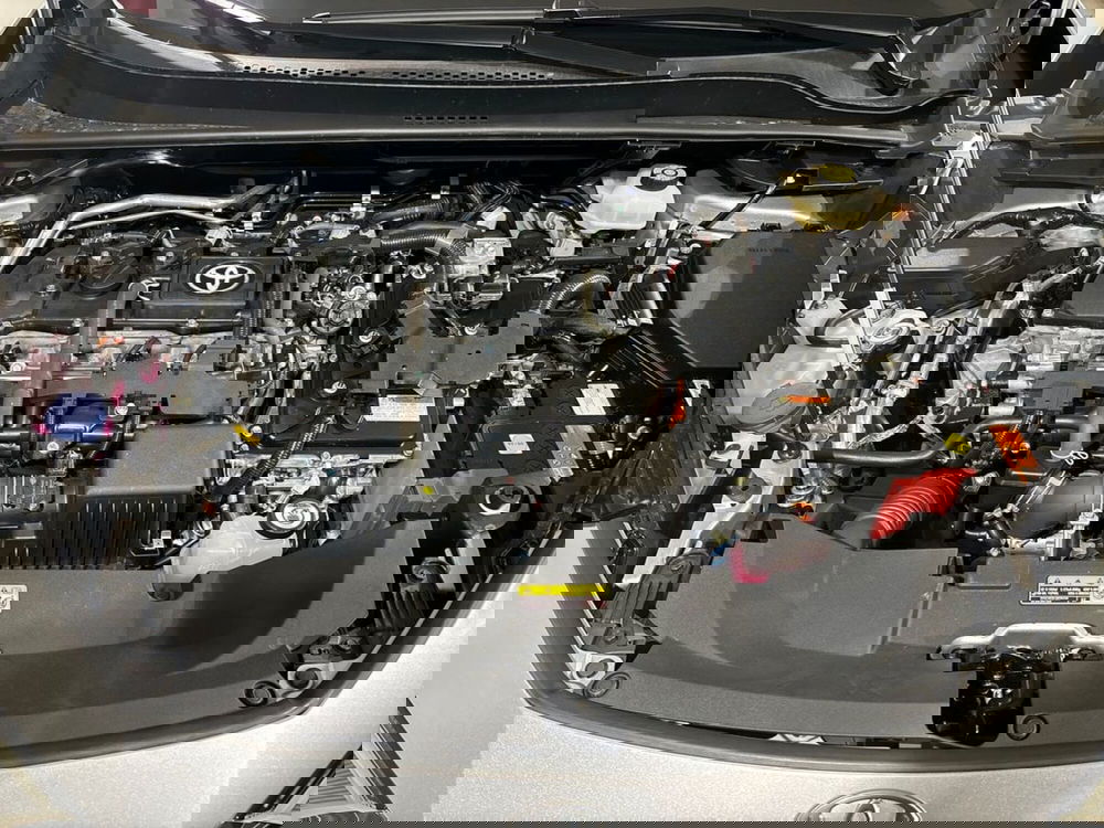 Toyota Toyota C-HR nuova a Lecco (15)