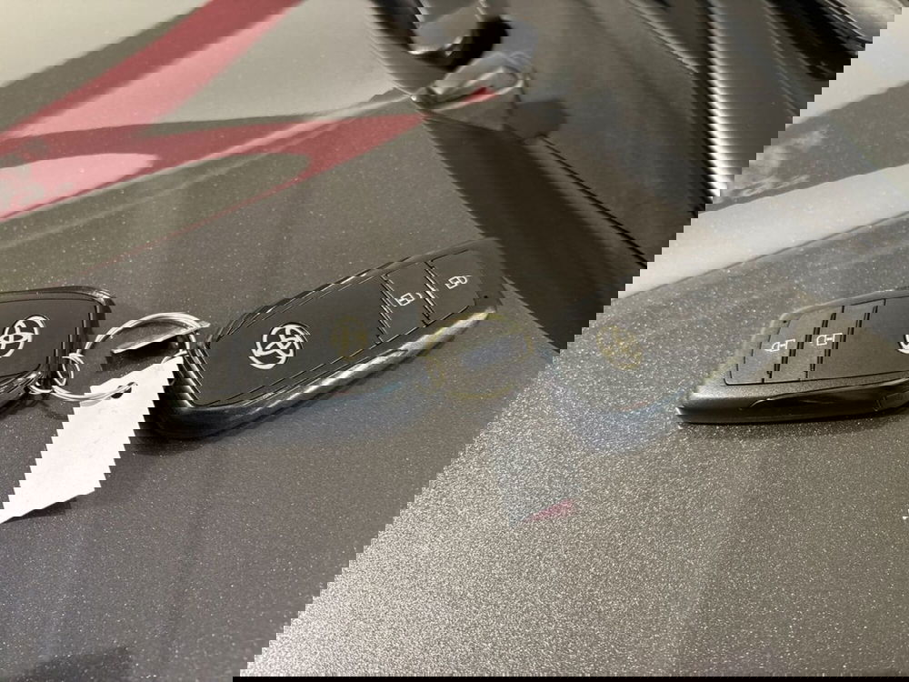 Toyota Yaris nuova a Lecco (16)