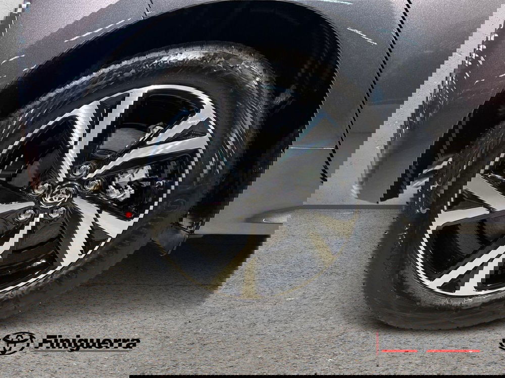 Toyota Yaris nuova a Lecco (7)