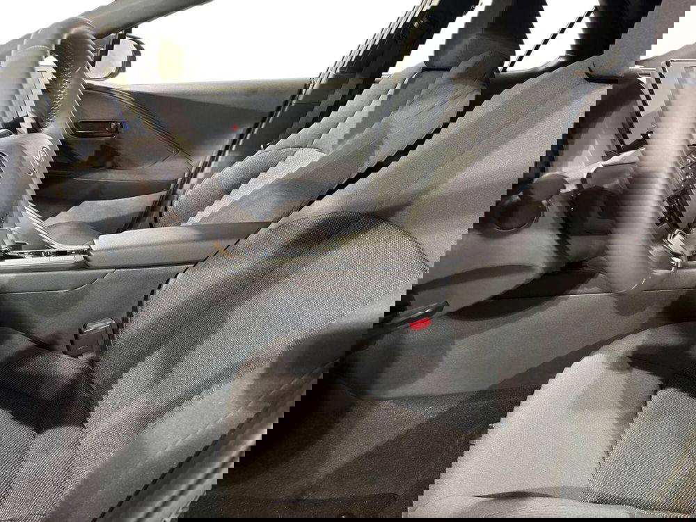 Toyota Toyota C-HR nuova a Lecco (10)