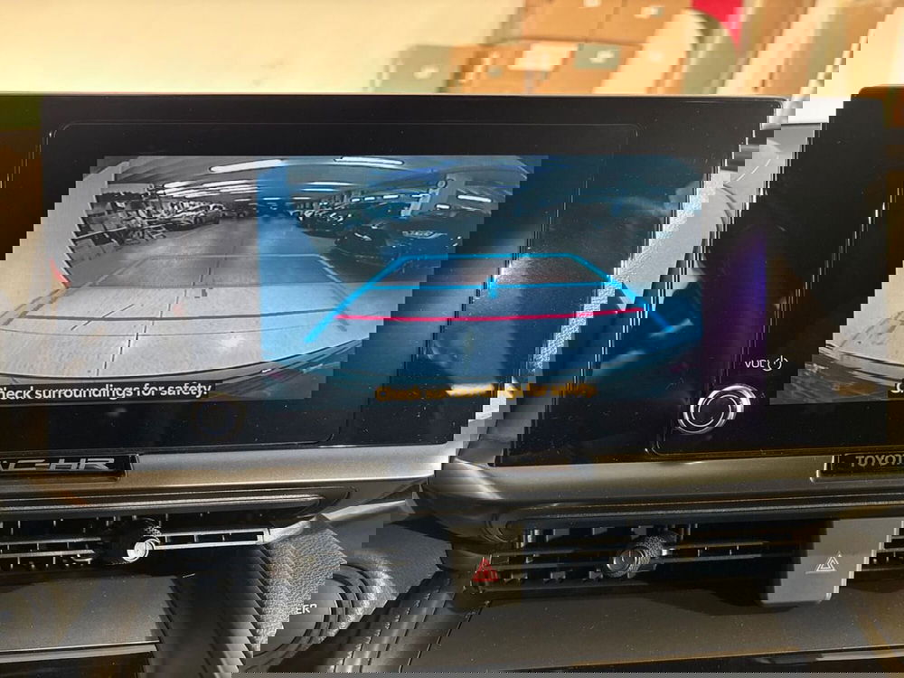 Toyota Toyota C-HR nuova a Lecco (14)