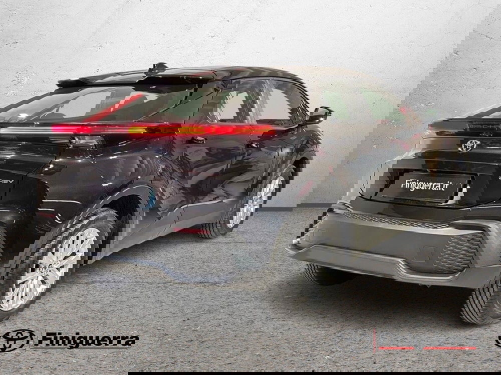 Toyota Toyota C-HR nuova a Lecco (4)