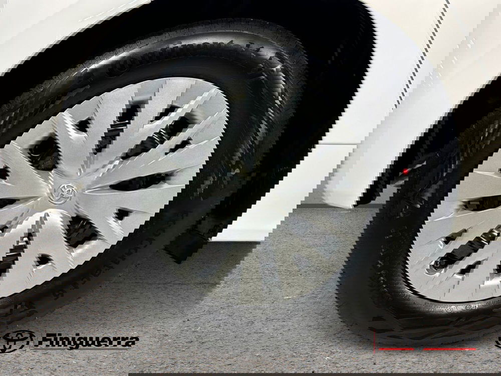 Toyota Yaris nuova a Lecco (7)