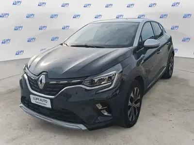Renault Captur Full Hybrid E-Tech 145 CV Techno Fast Track del 2023 usata a Prato