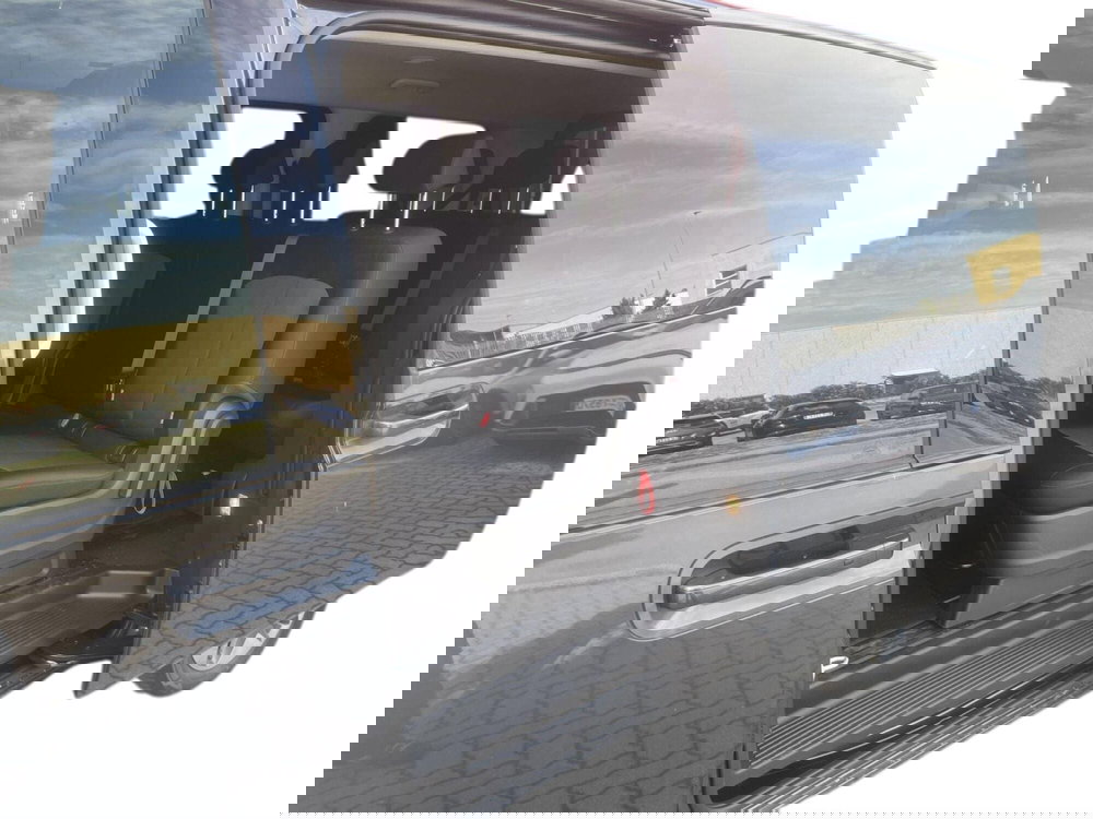 Hyundai Staria nuova a Pistoia (9)