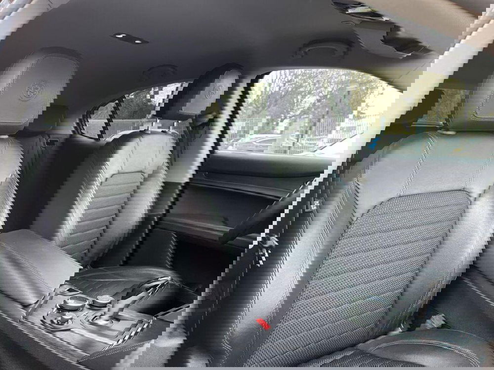 Alfa Romeo Stelvio usata a Alessandria (12)