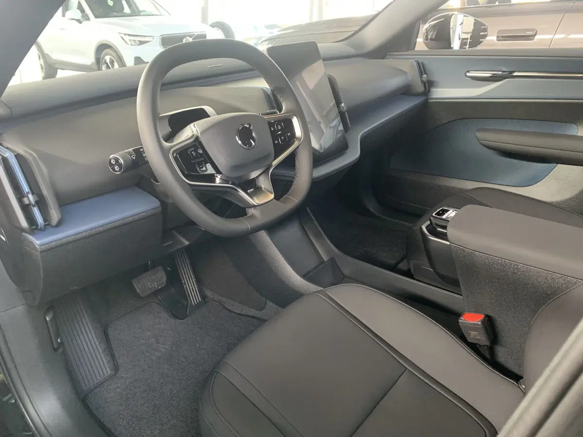 Volvo EX30 nuova a Ferrara (10)