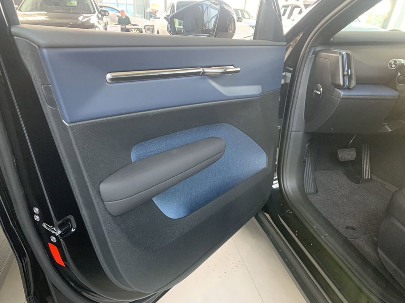 Volvo EX30 nuova a Ferrara (11)