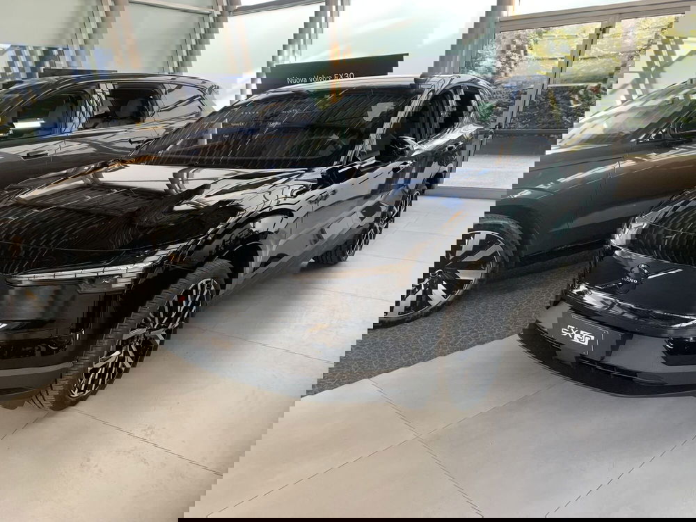 Volvo EX30 nuova a Ferrara (2)