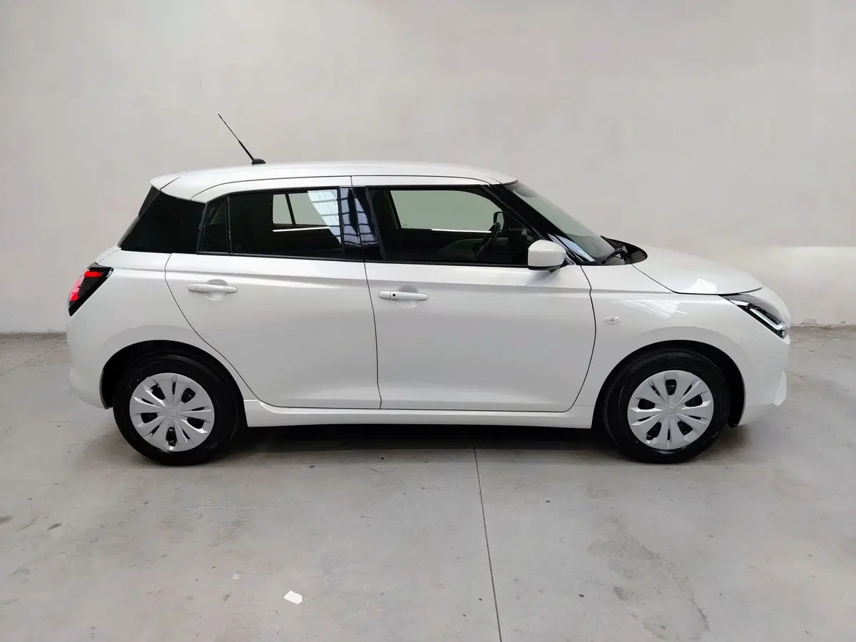 Suzuki Swift nuova a Rovigo (12)