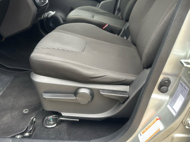 Mahindra KUV100 usata a Ferrara (11)