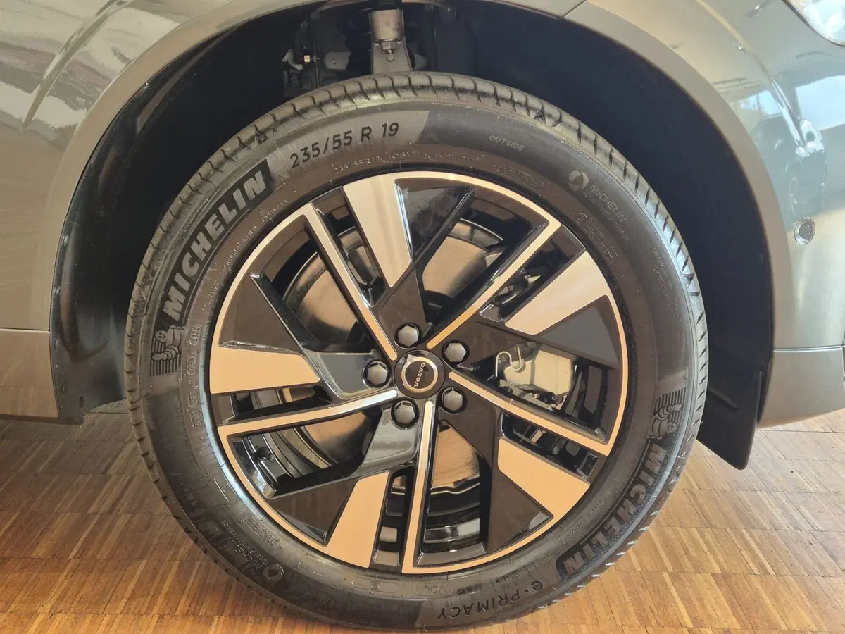 Volvo XC60 nuova a Como (4)