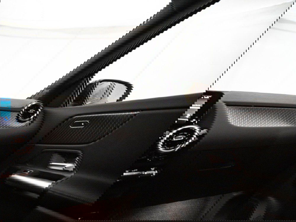 Mercedes-Benz GLA SUV nuova a Macerata (14)