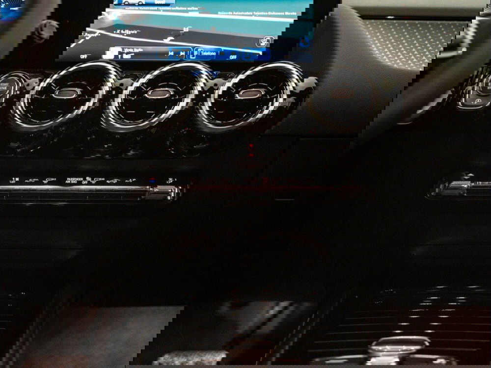 Mercedes-Benz GLA SUV nuova a Macerata (15)