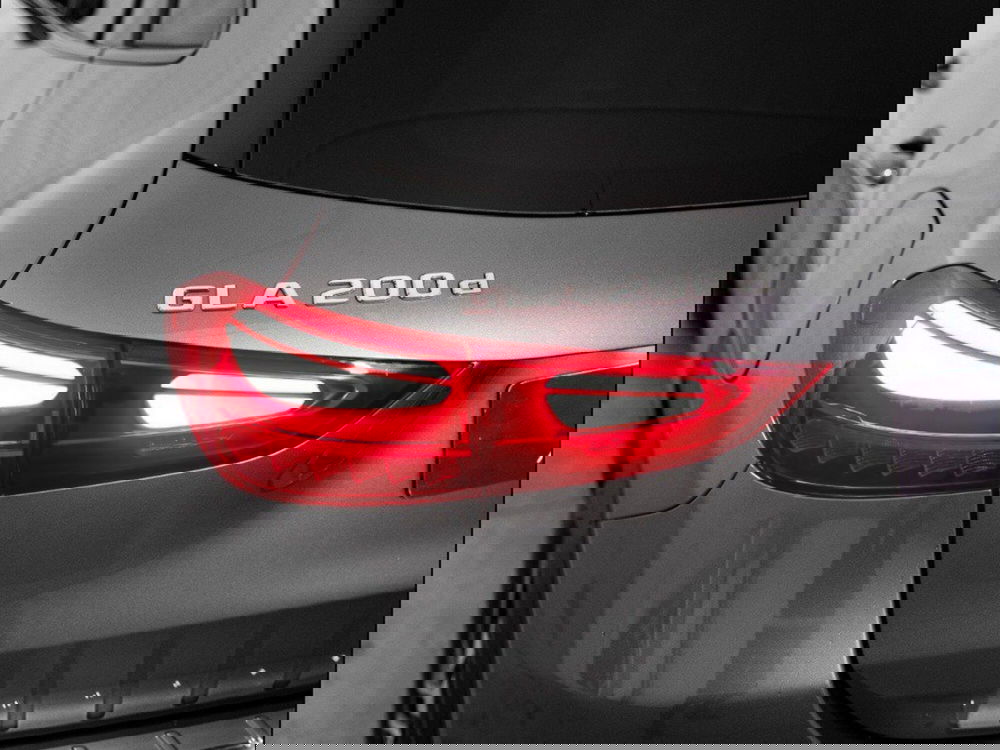 Mercedes-Benz GLA SUV nuova a Macerata (7)