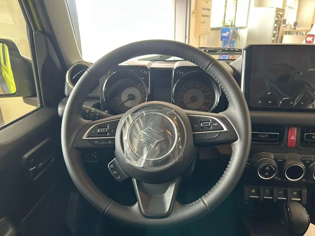 Suzuki Jimny nuova a Bari (17)