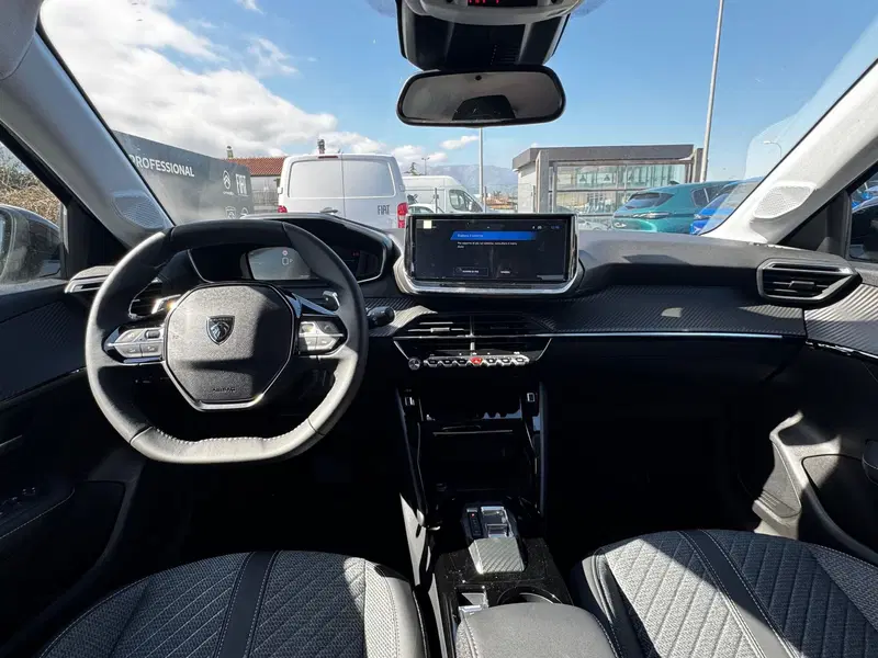 Peugeot 208 nuova a Frosinone (12)