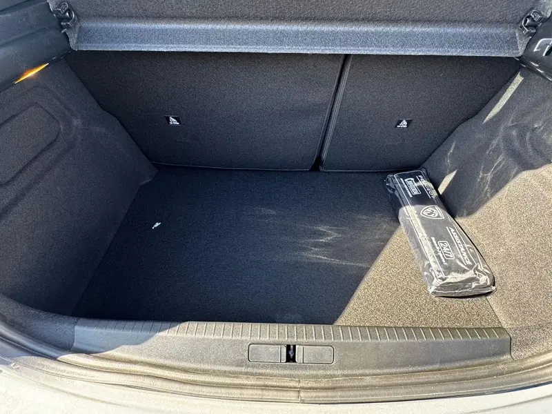 Peugeot 208 nuova a Frosinone (16)