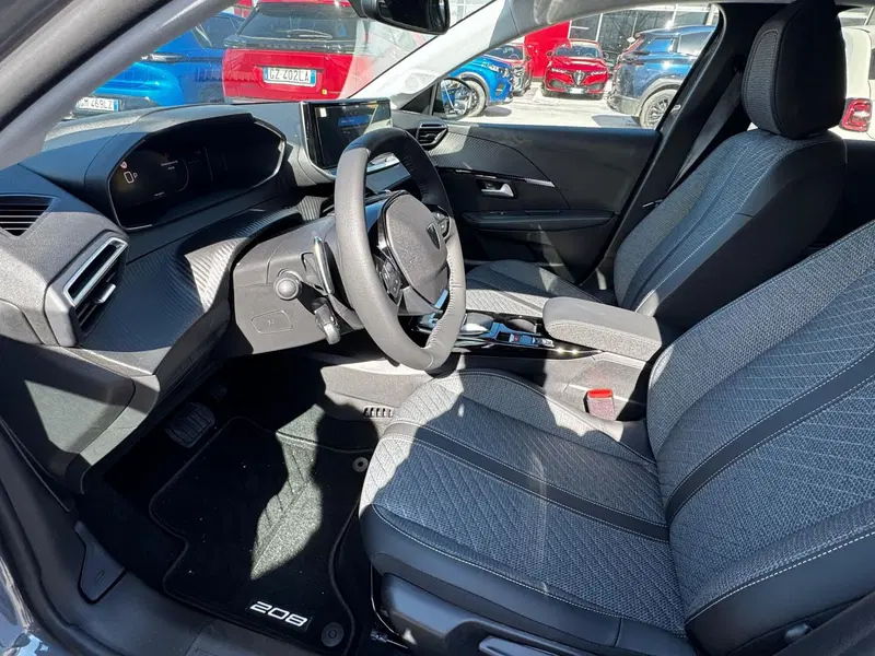 Peugeot 208 nuova a Frosinone (17)