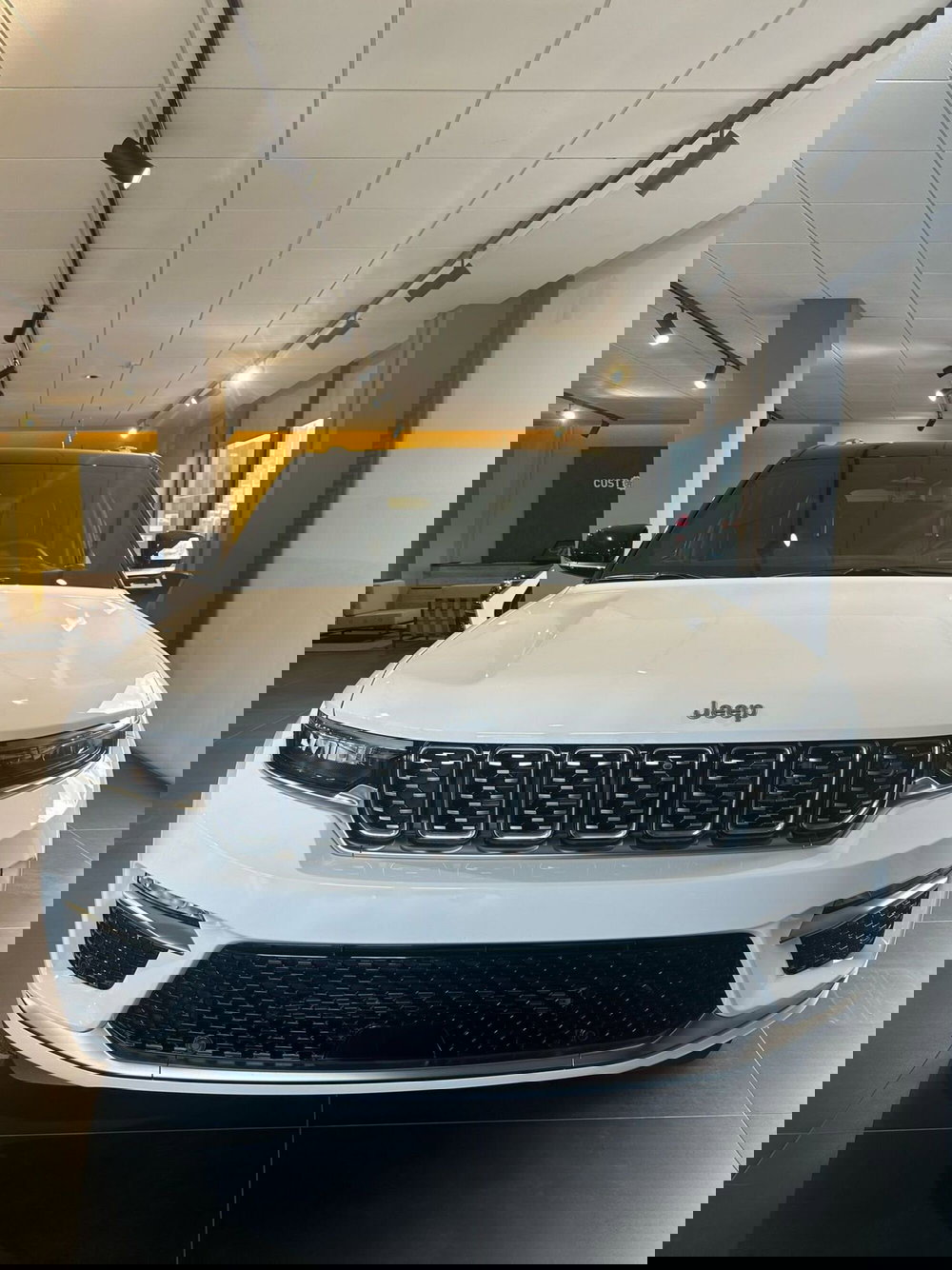 Jeep Grand Cherokee nuova a Lucca (2)