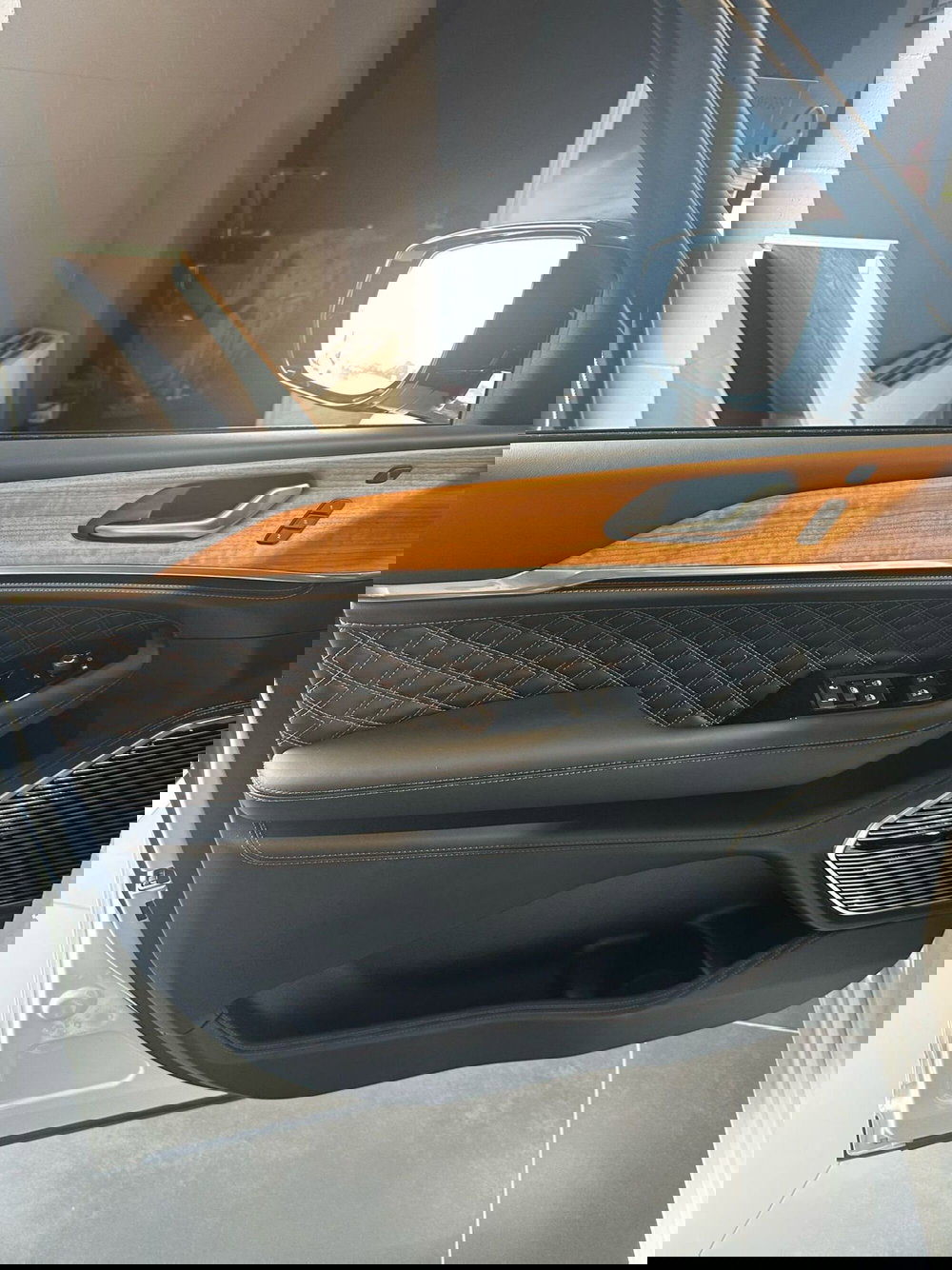 Jeep Grand Cherokee nuova a Lucca (8)