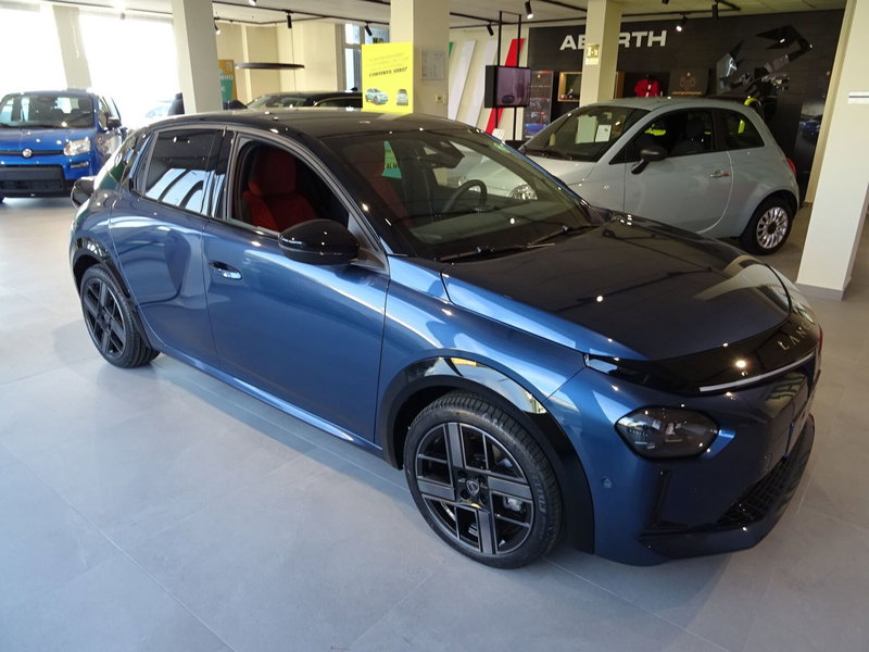 Lancia Ypsilon nuova a Lucca (5)