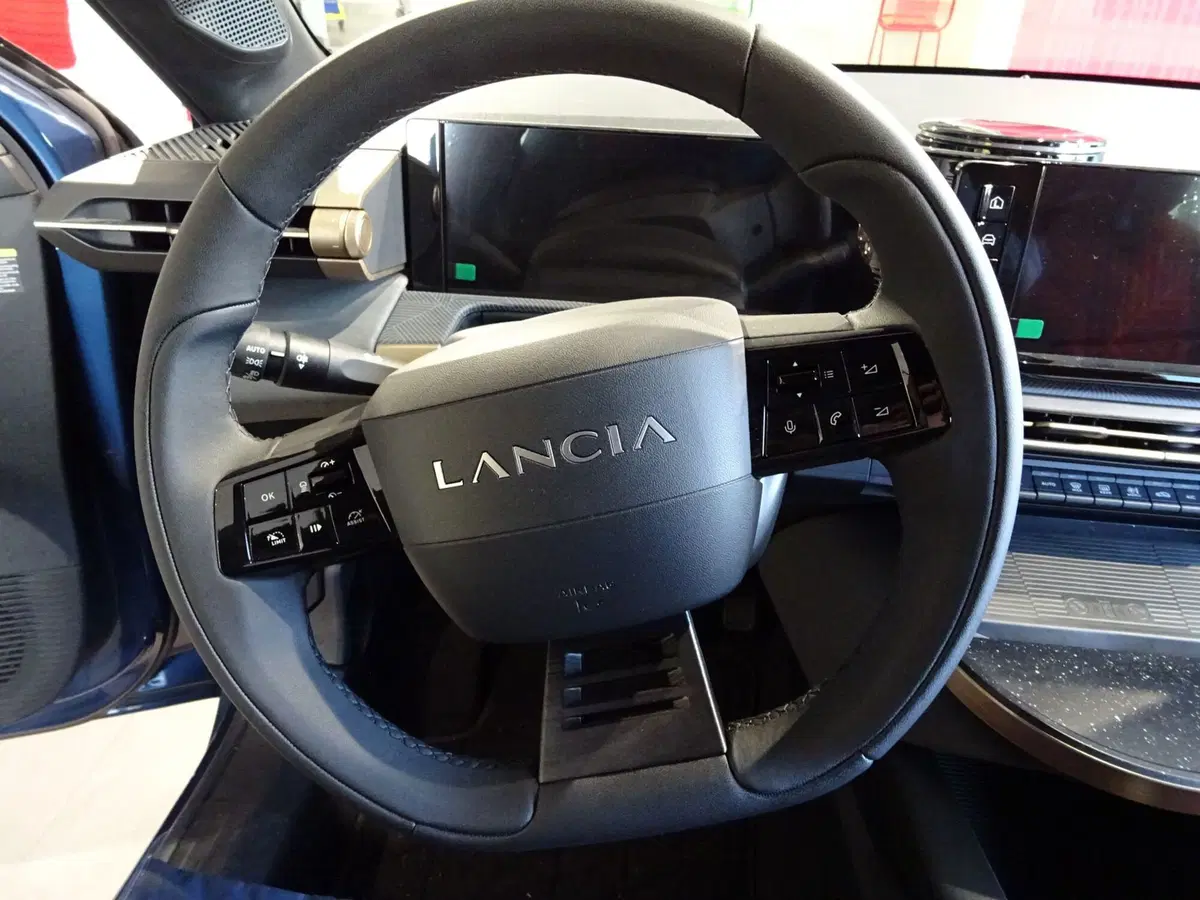 Lancia Ypsilon nuova a Lucca (8)