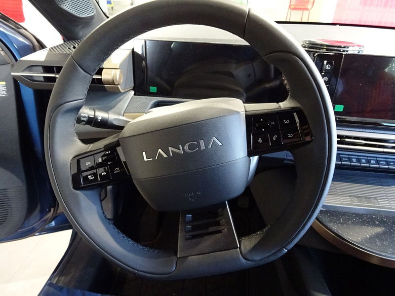 Lancia Ypsilon nuova a Lucca (8)