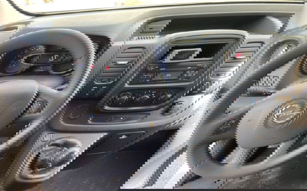 Opel Vivaro Furgone usata a Foggia (8)