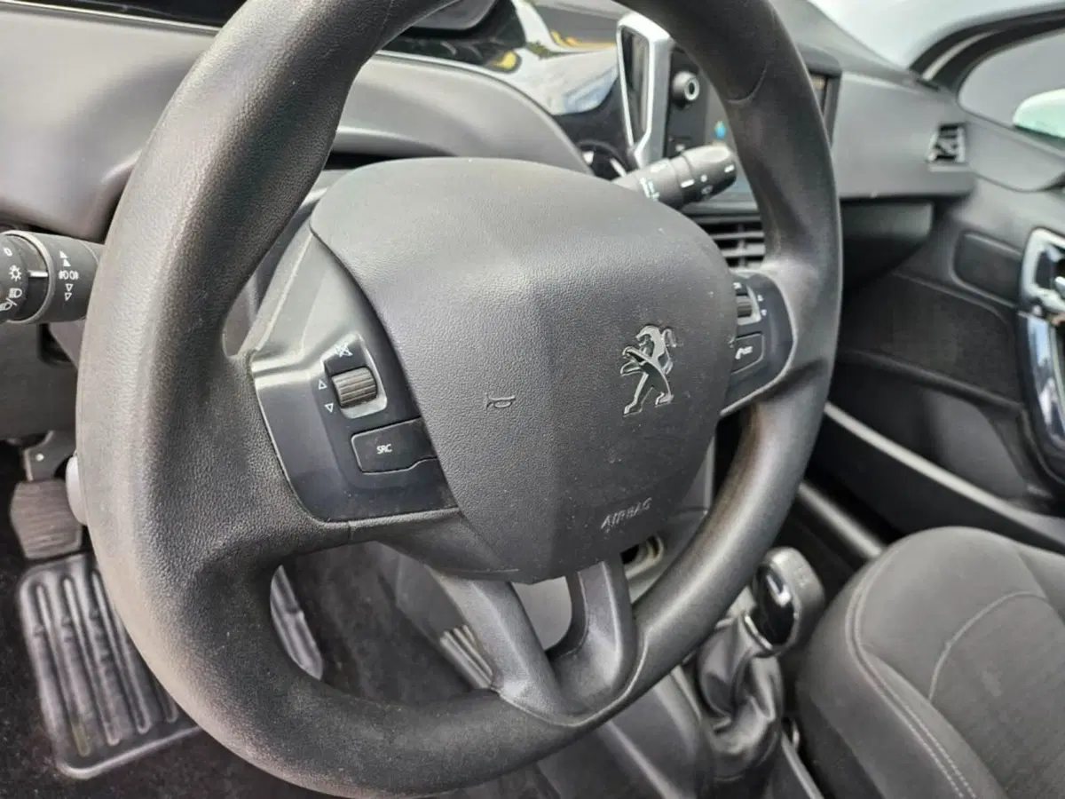 Peugeot 208 usata a Foggia (14)
