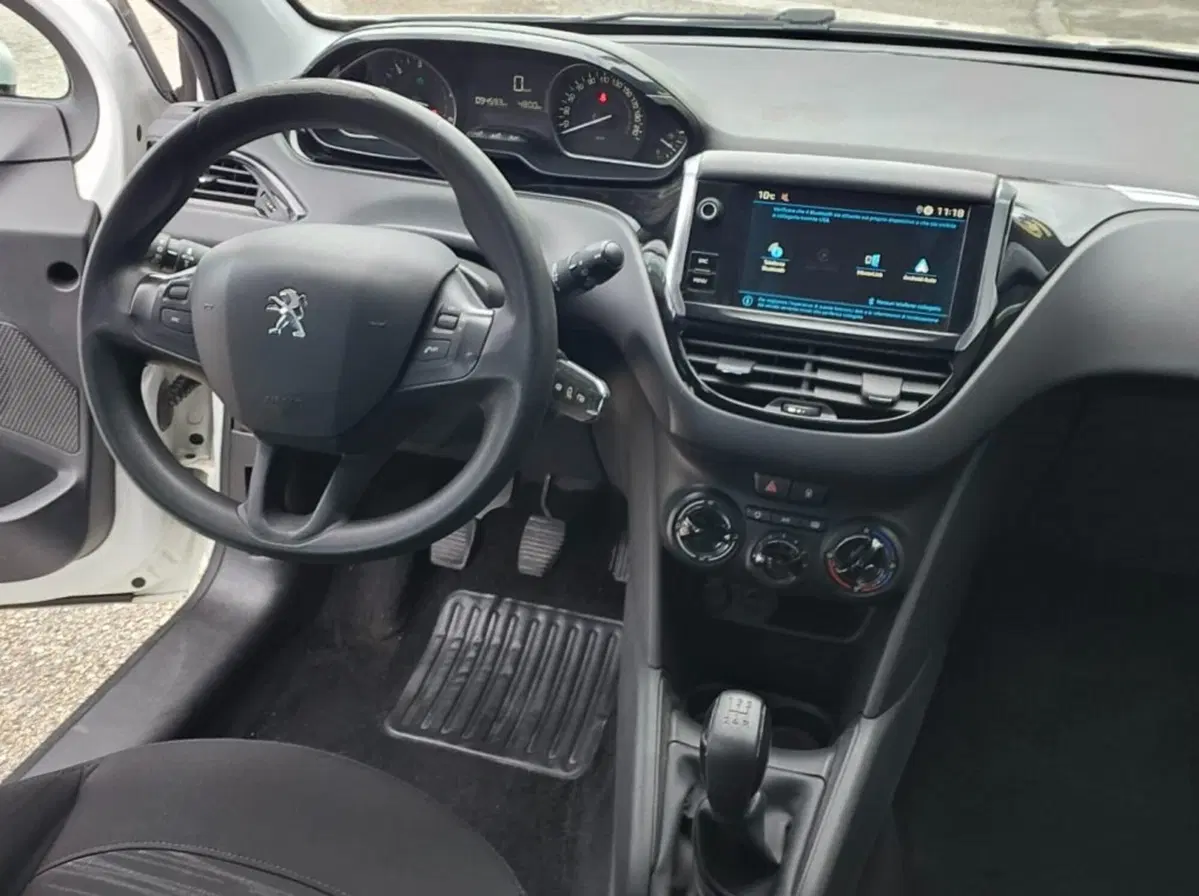 Peugeot 208 usata a Foggia (9)