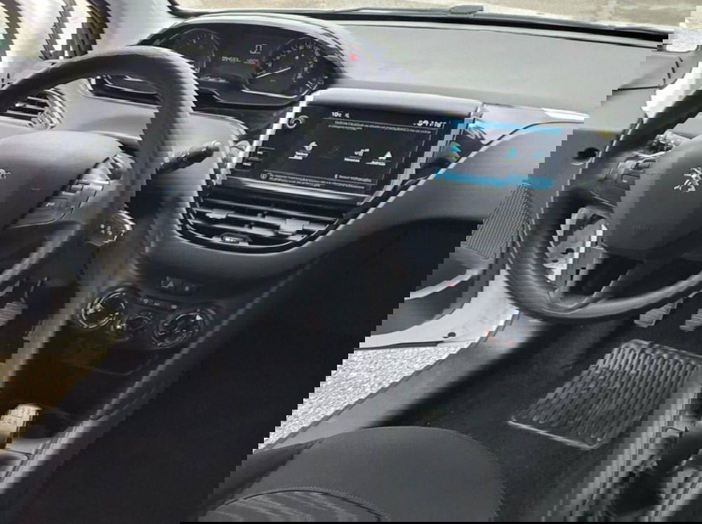 Peugeot 208 usata a Foggia (9)