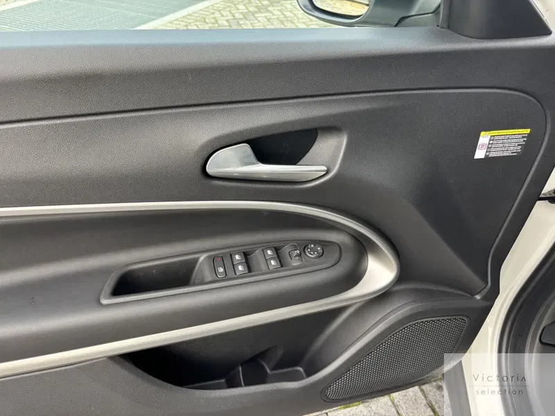 Jeep Avenger nuova a Brescia (4)