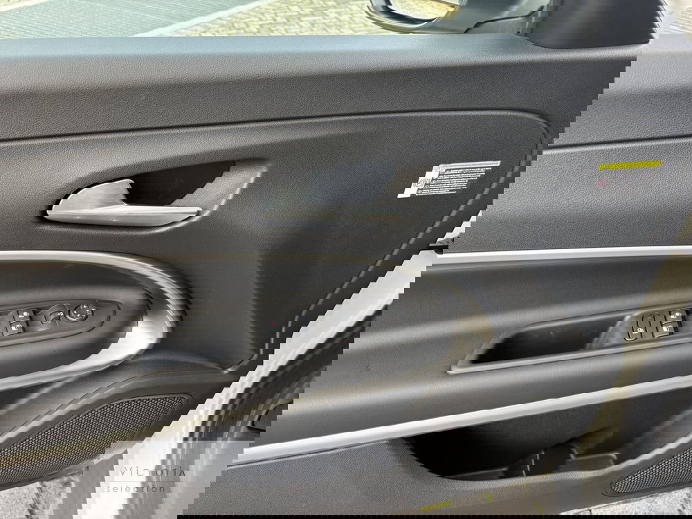 Jeep Avenger nuova a Brescia (4)