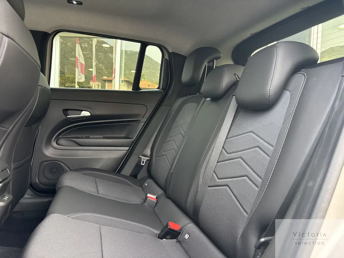 Jeep Avenger nuova a Brescia (13)